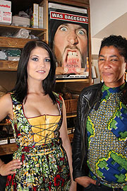 Dirndl à l'Africaine (©Foto: Martin Schmitz)